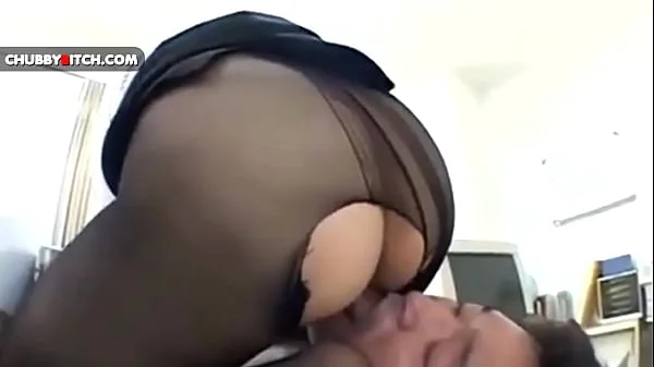 Hot Japanese secretary with big round ass facesitting