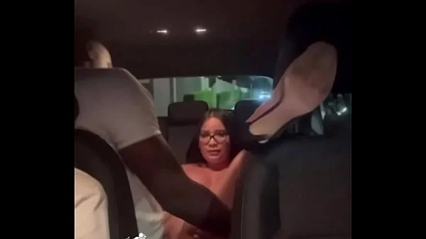 Japonesa Casada Sendo Arrombada por Negão dotado no carro enquanto o noivo Corninho dirige e assiste tudo - Lina Nakamura - COMPLETO -  John Coffee - Asiática Safada